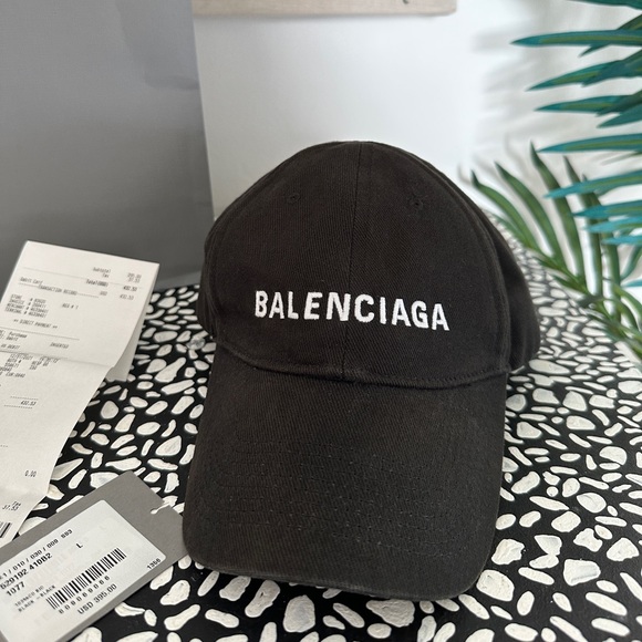 Balenciaga Cap with Bag